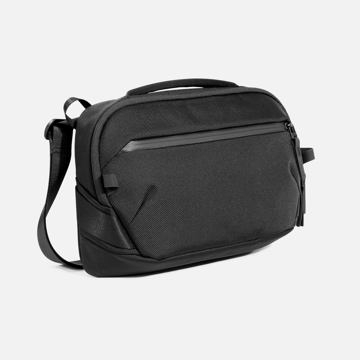 AER21074_1_daysling4max_black_